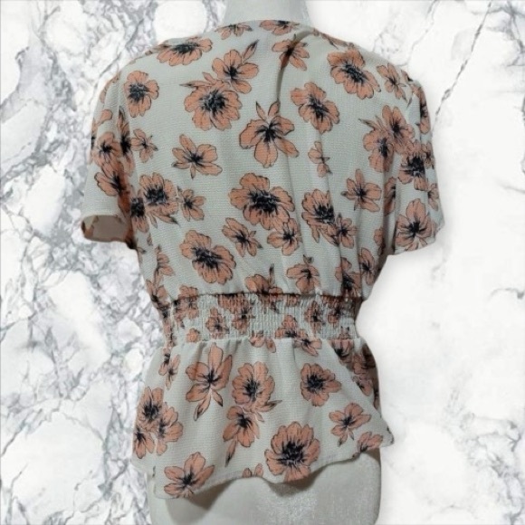 Floral Blouse, Peplum Style - Picture 3 of 3